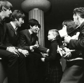 AP8-4-BEATLES-Backstage-April-29-1964
