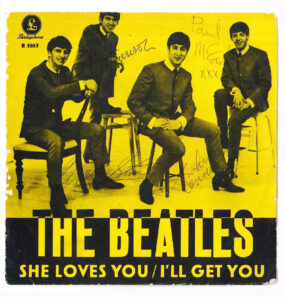 SwedishSheLovesYouSleeveSA9a